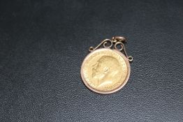 A KING GEORGE V 1914 FULL SOVEREIGN IN 9 CARAT GOLD MOUNT, approx weight 9.7g