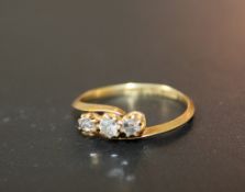 AN 18CT THREE STONE OLD CUT DIAMOND RING, approx weight 2g, ring size O 1/2