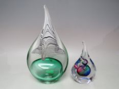 AN ADAM JABLONSKI CLEAR AND GREEN GLASS TEARDROP PAPERWEIGHT, with original label, signature to