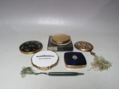 FOUR VINTAGE LADIES POWDER COMPACTS, comprising a Regent of London compact with blue enamel lid