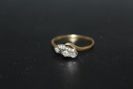 A HALLMARKED 18 CARAT GOLD THREE STONE DIAMOND RING, approx weight 3.1g, ring size U