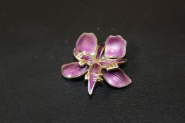 A NORWEGAN STERLING SILVER AND ENAMEL BROOCH, stamped D-A Norway Sterling, W 3.25 cm