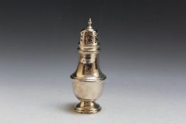 A HALLMARKED SILVER CASTOR BY ELKINGTON & CO - BIRMINGHAM 1967, approx weight 94g, H 16 cm