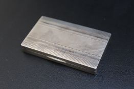 A SLIM CONTINENTAL SILVER SNUFF BOX, stamped 800, approx weight 57.8g, W 7.25 cm