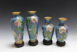 TWO PAIRS OF TWENTIETH CENTURY ORIENTAL CLOISONNE VASES ON HARDWOOD STANDS, both pairs on blue