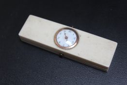 A NOVELTY GEORGIAN TYPE IVORY TOOTHPICK CASE, inset with a whist counter, probably rose gold,