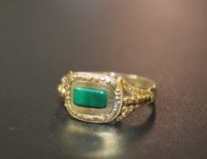 AN ANTIQUE GOLD MOURNING RING, inset with polished green stone and inscribed to the inside of the