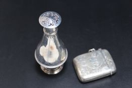 A PRETTY HALLMARKED SILVER PEPPERETTE BY JOSEPH AND JOHN ANGEL - LONDON 1844, approx weight 62g, H