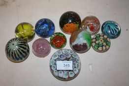 A COLLECTION OF GLASS PAPERWEIGHTS TO INCLUDE MDINA EXAMPLES (11)