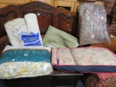 A COLLECTION OF ASSORTED THROWS ETC (5)