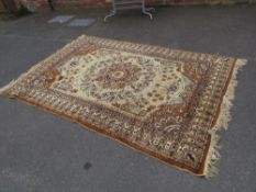 A LARGE 20TH CENTURY WOOLLEN RUG / CARPET 285 X 195 CM