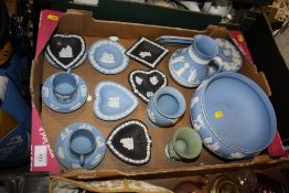 A TRAY OF ASSORTED WEDGWOOD JASPERWARE TO INCLUDE AN IMPERIAL FOOTED BOWL, JUG, PIN DISHES ETC.