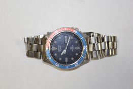 A SEIKO SPORTS 100 QUARTZ DAYDATE WRIST WATCH