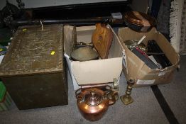 A QUANTITY OF ASSORTED METALWARE TO INCLUDE SILVER PLATE, BRASS TRIVET, AND COPPER KETTLE