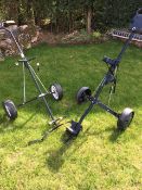 A SELECTION OF GOLF EQUIPMENT TO INCLUDE A NEW AND UNUSED GOLF BAG, TWO FOLDING TROLLEYS,