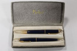 A CASED PARKER DUOFOLD TWO PEN SET