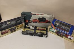 A TRAY OF BOXED DIE CAST MODEL TOY CARS AND VEHICLES TO INCLUDE CORGI CLASSICS HEAVY HAULAGE,