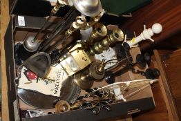 A TRAY OF COLLECTABLES AND METALWARE TO INCLUDE A COMPANION SET, CAST METAL MUSIC STAND, PAIR OF