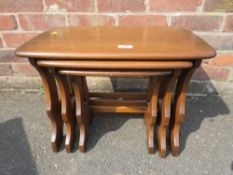 AN ERCOL NEST OF THREE TABLES H-42 W-57 CM (LARGEST)
