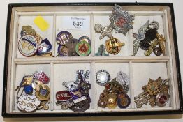 A COLLECTION OF ENAMEL PIN BADGES ETC. TO INCLUDE R.A.F AND MASONIC EXAMPLES