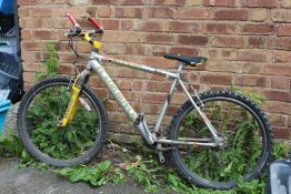 A CLAUD BUTLER CARABO MOUNTAIN BIKE