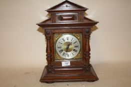 AN ANTIQUE CARVED OAK MANTEL CLOCK, H. 37.5 CM