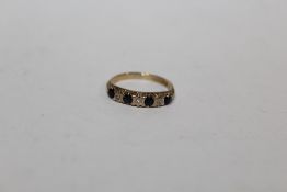A HALLMARKED 9 CARAT GOLD SEVEN STONE DRESS RING, APPROX WEIGHT 2G, RING SIZE M