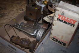 A BOX OF VINTAGE TILLEY LAMPS TO INCLUDE A BOXED TILLEY STORM LIGHT