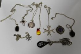 A COLLECTION OF STERLING SILVER AND WHITE METAL JEWELLERY, TO INCLUDE SILVER PENDANTS, HALLMARKED