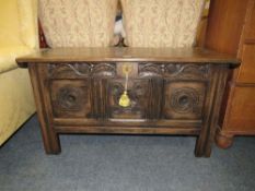 A VINTAGE CARVED OAK TRIPLE PANEL COFFER WITH KEY H-58 W-107 CM
