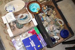 THREE BOXES OF CERAMICS AND GLASSWARE TO INCLUDE A COLLECTION OF COTTAGE FIGURES, RETRO DRINKING