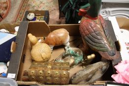 A TRAY OF TREEN ANIMAL FIGURES TO INCLUDE A LARGE DUCK FIGURE, DODO FIGURE ETC.