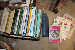 A BOX OF GARDENING BOOKS TO INCLUDE DAN PEARSON, AND GEOFFREY SMITH TOGETHER WITH A SMALL COLLECTION