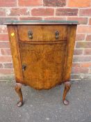 A VINTAGE WALNUT BEDSIDE CUPBOARD ON CABRIOLE SUPPORTS H-75 W-48 CM