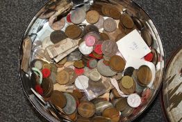 A TIN OF ASSORTED WORLD COINAGE AND BANK NOTES ETC.