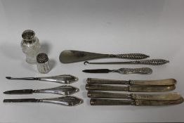 A COLLECTION OF SILVER HANDLED COLLECTABLES TO INCLUDE VANITY ITEMS AND BUTTER KNIVES, TOGETHER WITH