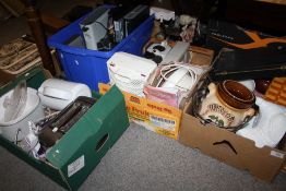 A LARGE QUANTITY OF HOUSEHOLD SUNDRIES TO INCLUDE AN XBOX CONSOLE, TEASMAID ETC.
