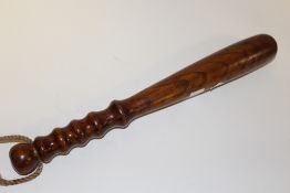 A VINTAGE TURNED WOODEN TRUNCHEON