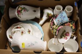 A SMALL TRAY OF ASSORTED CHINA AND CERAMICS TO INCLUDE ROYAL ALBERT PROVINCIAL FLOWERS CUPS AND