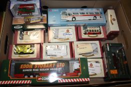 A TRAY OF BOXED DIE CAST TOY CARS AND VEHICLES TO INCLUDE A CORGI EDDIE STOBART LORRY, OXFORD DIE