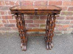 AN EARLY 20TH CENTURY BURR WALNUT NEST OF THREE TABLES H-64 W-60 CM (LARGEST)