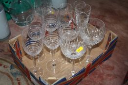 A SMALL TRAY OF DRINKING GLASSES TO INCLUDE SWIRL PATTERN VILLEROY & BOCH WINE GLASSES, MOET &