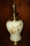 A LARGE MODERN FLORAL GLASS TABLE LAMP, H. 54 CM