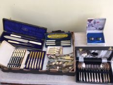 A SELECTION OF BOXED AND LOOSE CUTLERY, TO INCLUDE SETS