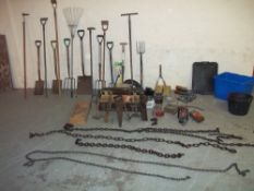 A SELECTION OF GARDEN TOOLS, PARAFIN LAMPS, HEAVY DUTY CHAINS, OLD DIY TOOLS AND AN AMMO STORAGE