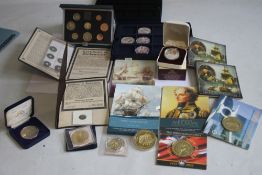 A COLLECTION OF MODERN PROOF AND COMMEMORATIVE COINS AND MEDALS, to include a 1984 proof set, a