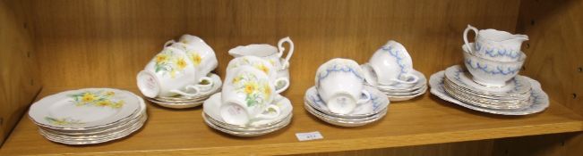 A QUANTITY OF ROYAL ALBERT TEA AND DINNERWARE