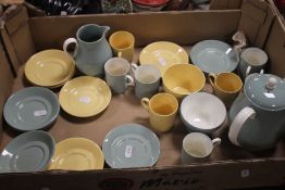 A TRAY OF WEDGWOOD 'ETRURIA' YELLOW AND GREEN (tray not included)