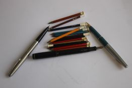 THREE VINTAGE FOUNTAIN PENS, A MENTIMORE DIPLOMA, STEEL PARKER AND A SHEAFFER WHITE DOT, along