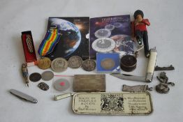 A PAIR OF WWI MEDALS, NAMED TO 